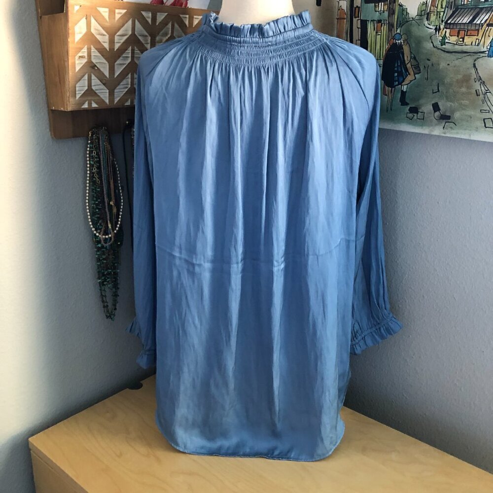 CARMEN MARC VALVO Blouse Women's size M Light Blue Smocked Ruffle Neck NEW - Picture 4 of 7